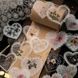 Прозорі ПЕТ наліпки Lace & Bloom у формі білих мереживних сердець із яскравими червоними квітами Myjam